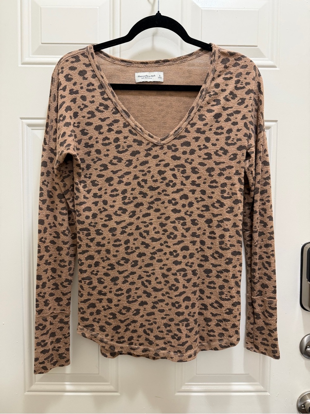 Abercrombie & Fitch Tan and Dark Brown Leopard V-Neck Long Sleeve Top